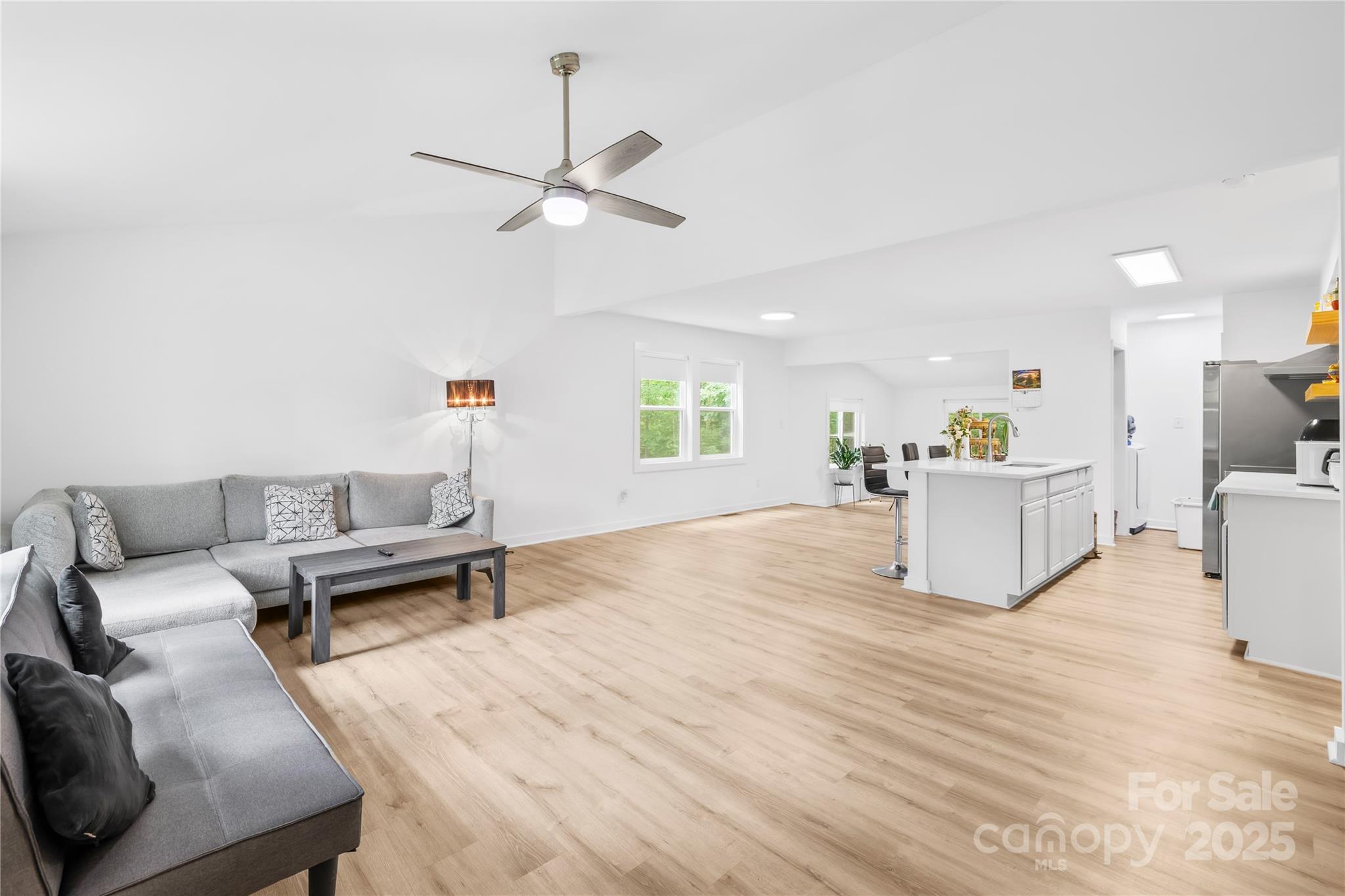 221 Reliance Road Kings Mountain, NC 28086 - Photo 4 of 26 a living room with furniture