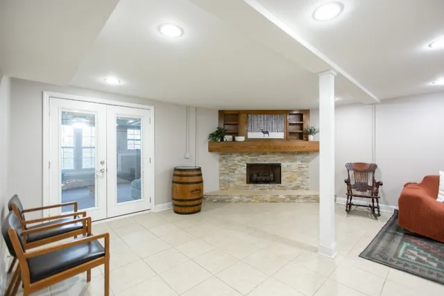 a view of room with window and air conditioner