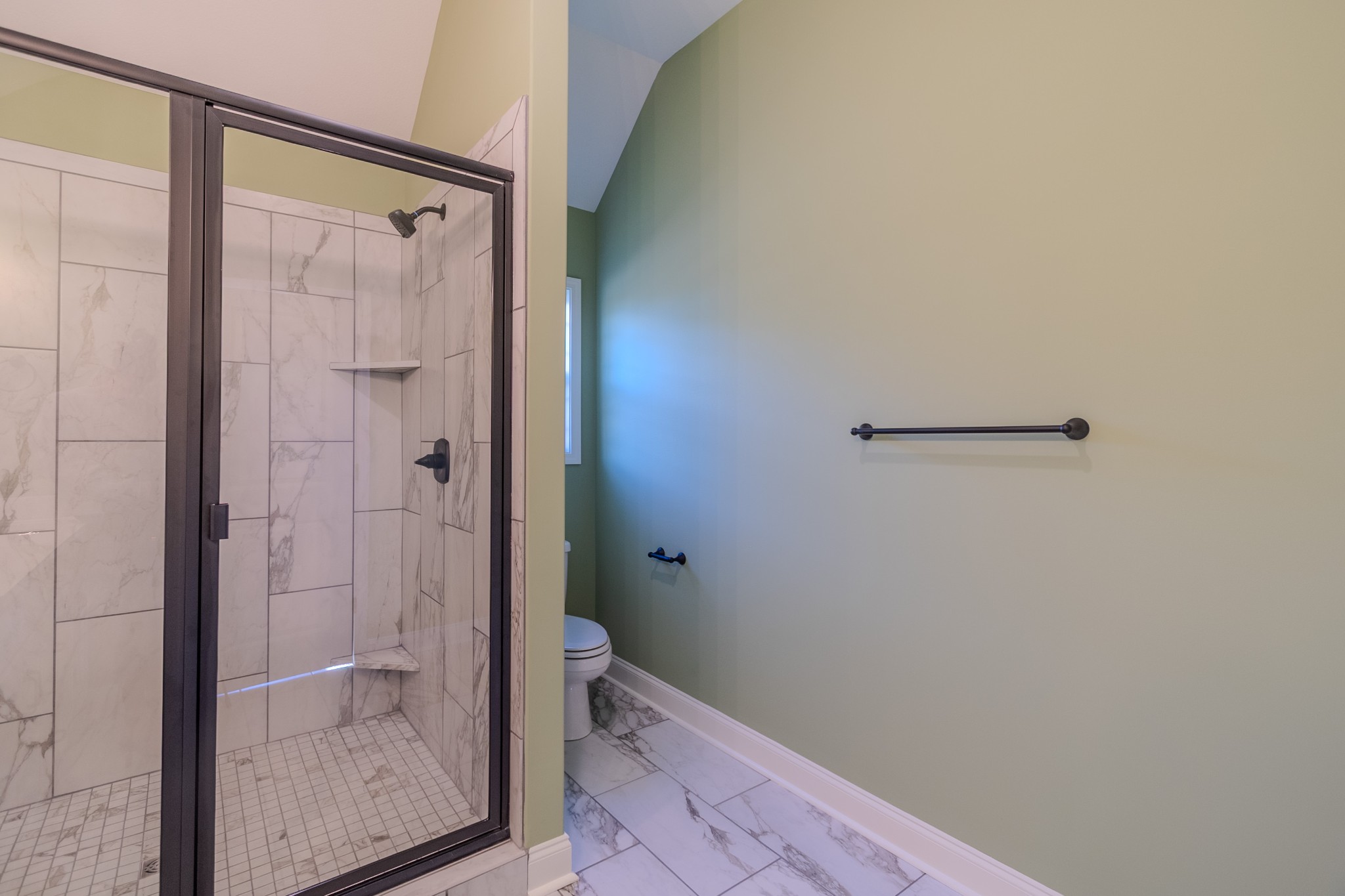 22 Garrettsburg Road Clarksville, TN 37042 - Photo 13 of 21 a bathroom with a glass shower door