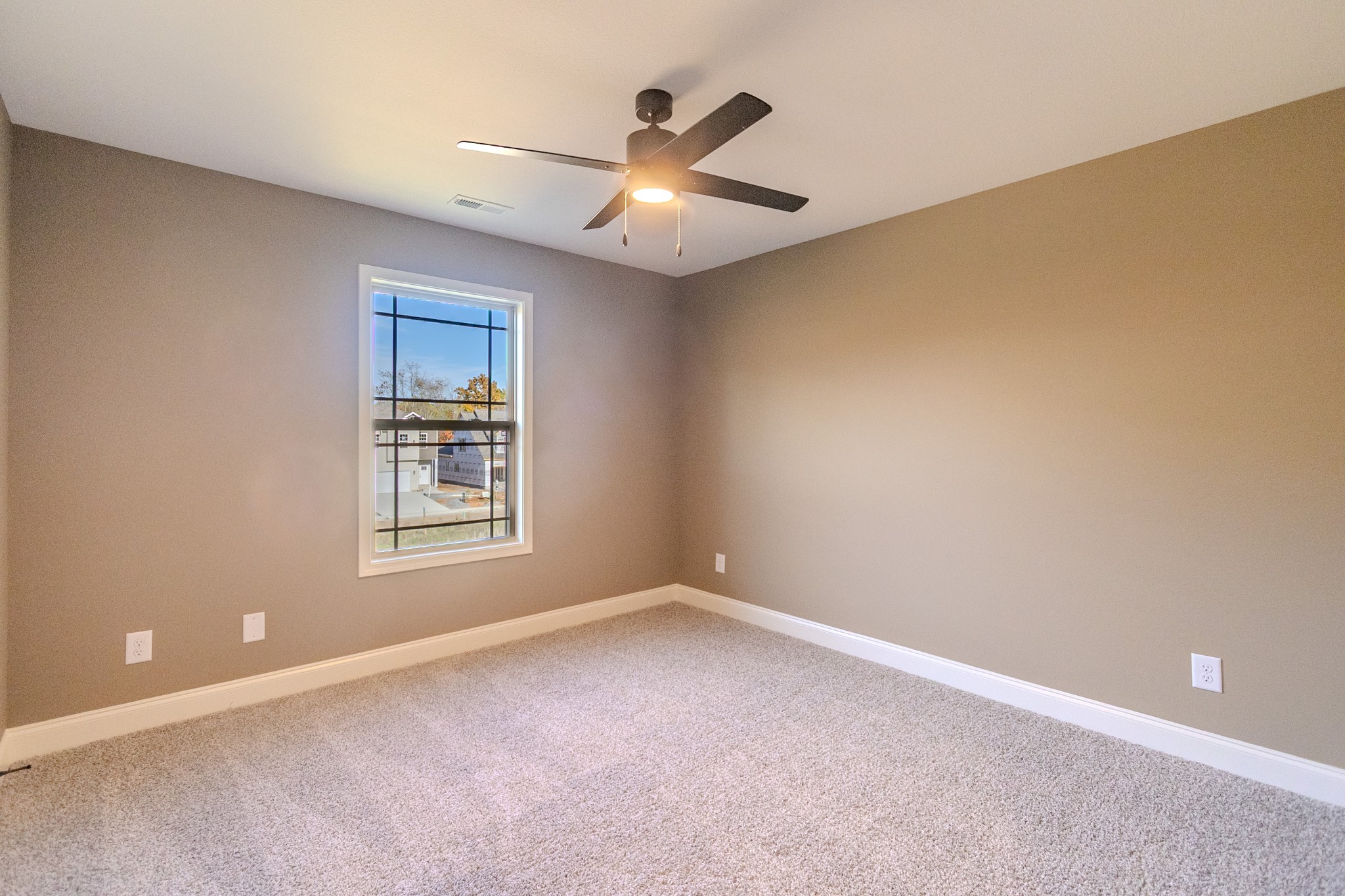 22 Garrettsburg Road Clarksville, TN 37042 - Photo 16 of 21 an empty room with ceiling fan and window