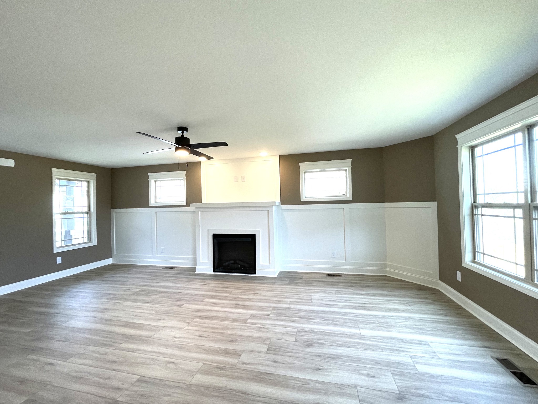 22 Garrettsburg Road Clarksville, TN 37042 - Photo 3 of 21 an empty room with wooden floor and windows