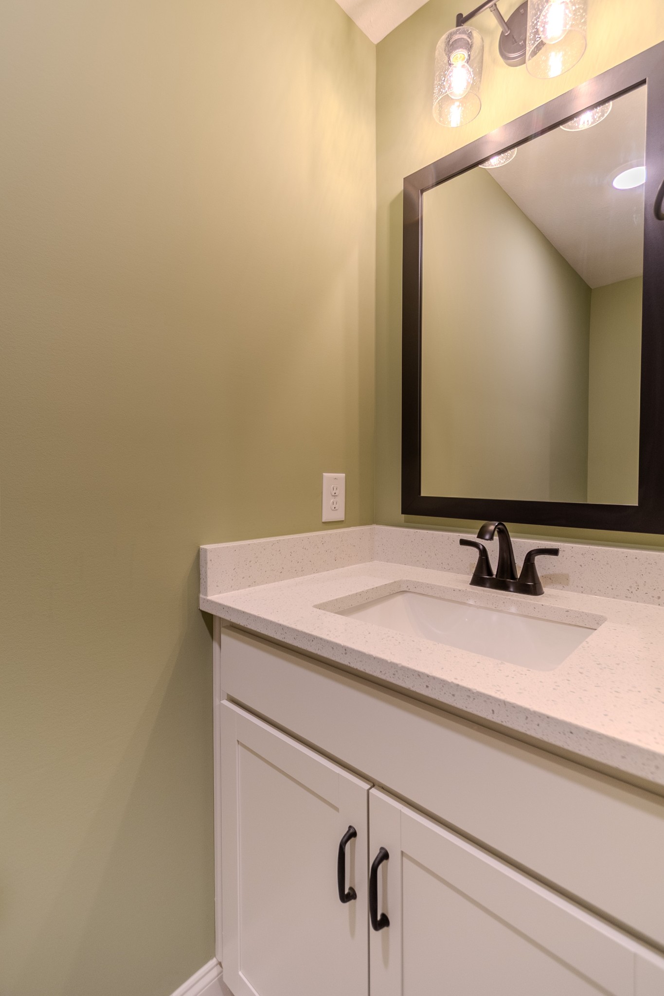 22 Garrettsburg Road Clarksville, TN 37042 - Photo 8 of 21 a bathroom with a sink and a mirror