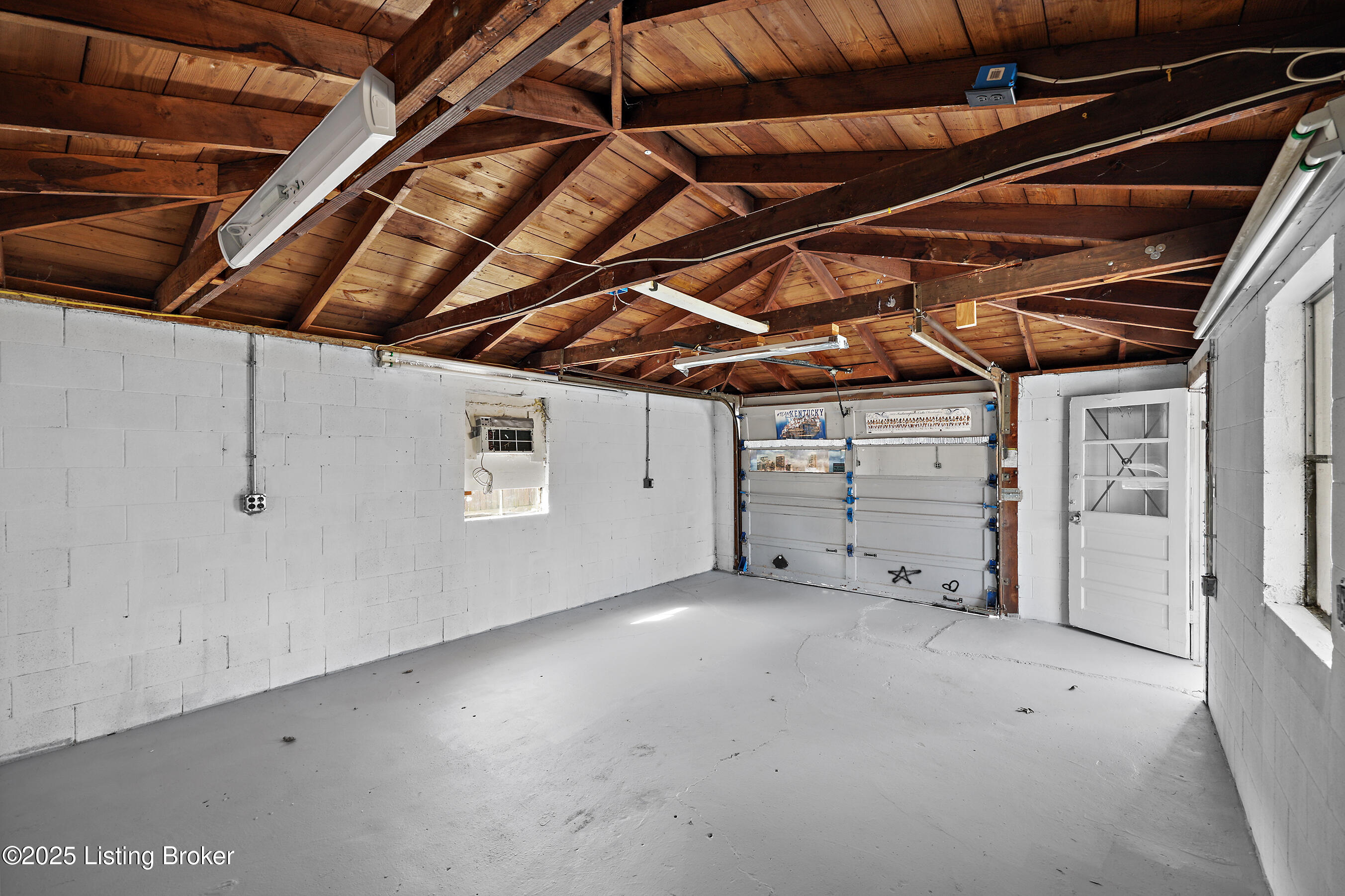 8341 Virginia Road Louisville, KY 40258 - Photo 28 of 29 EOSR3872