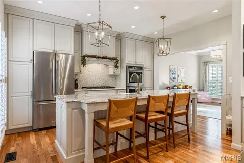 $599,900 | 1056 Dougherty Lake Estates Drive, St. Louis, MO 63122