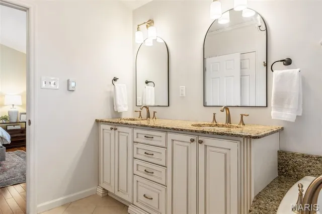 $599,900 | 1056 Dougherty Lake Estates Drive, St. Louis, MO 63122