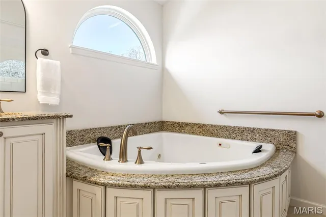 $599,900 | 1056 Dougherty Lake Estates Drive, St. Louis, MO 63122