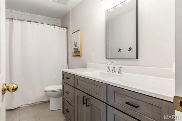 $599,900 | 1056 Dougherty Lake Estates Drive, St. Louis, MO 63122