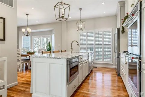 $599,900 | 1056 Dougherty Lake Estates Drive, St. Louis, MO 63122