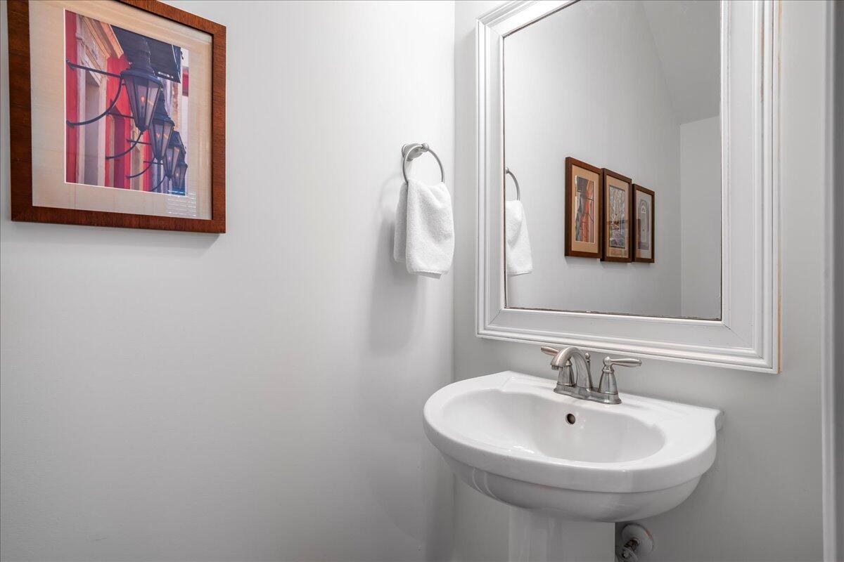 26 Smith Street, Unit C Charleston, SC 29401 - Photo 17 of 38 23-SNY06685