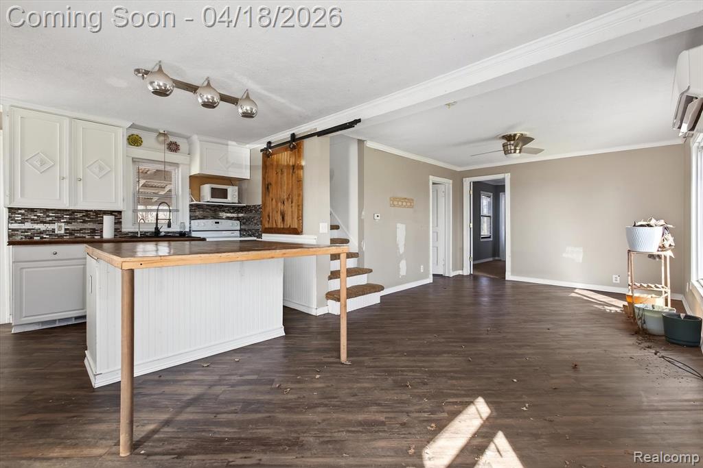 3823 Oxbow Road Sodus, MI 49126 - Photo 6 of 18
