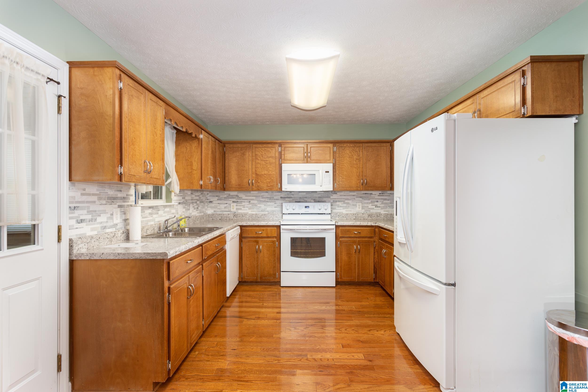 417 Twin Ridge Circle Lincoln, AL 35096 - Photo 9 of 34