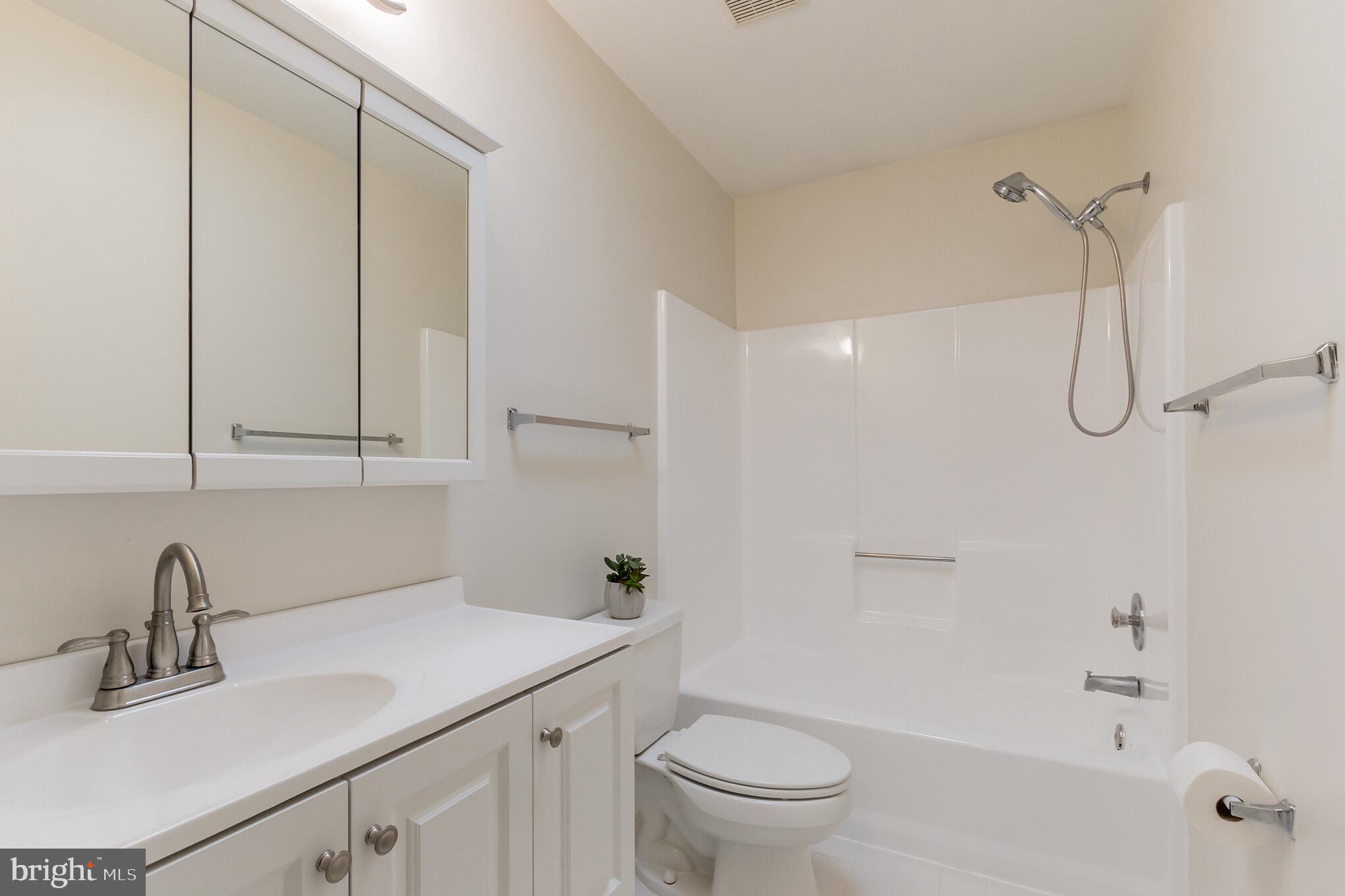 18800 Lindenhouse Road Gaithersburg, MD 20879 - Photo 21 of 30 Gallery Image 21