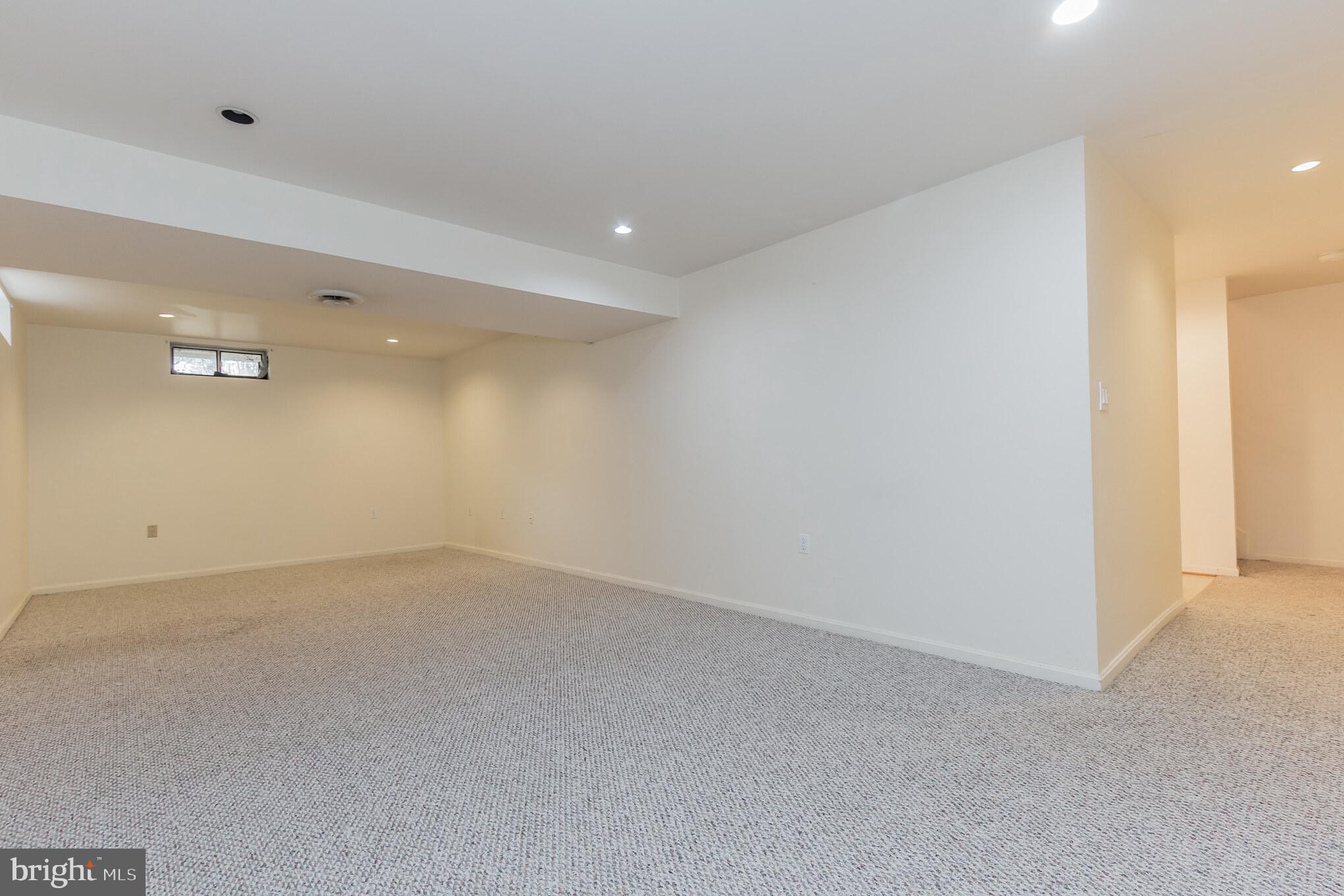 18800 Lindenhouse Road Gaithersburg, MD 20879 - Photo 26 of 30 Gallery Image 26