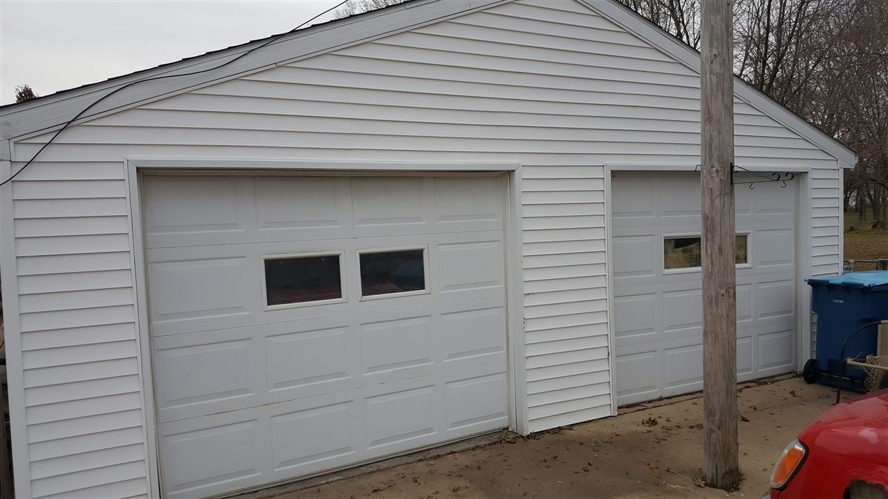 1227 Fulton Street Waterloo, IA 50707 - Photo 3 of 19 Gallery Image 3