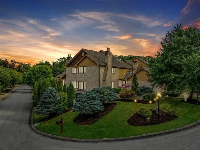 $735,900 | 134 Village Court, Pittsburgh, PA 15241