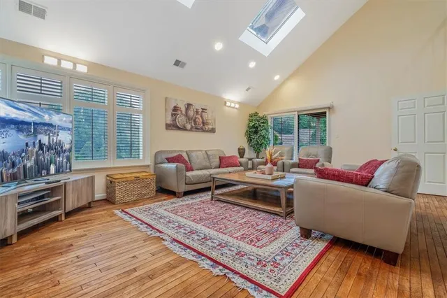 $735,900 | 134 Village Court, Pittsburgh, PA 15241