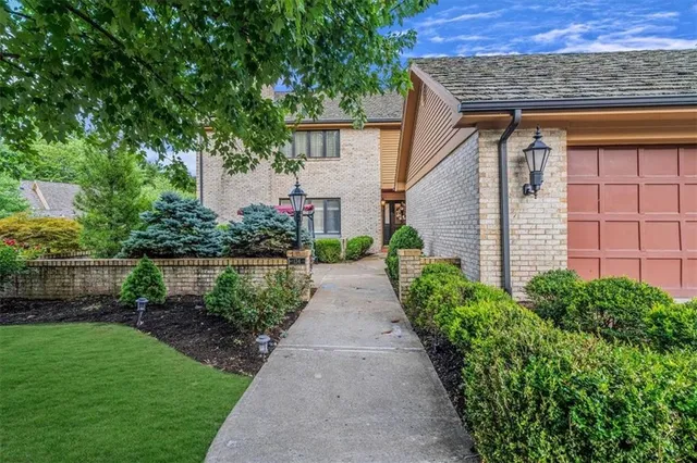 $735,900 | 134 Village Court, Pittsburgh, PA 15241