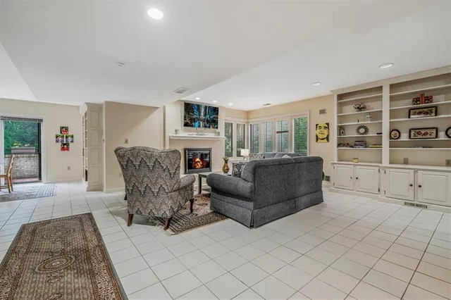 $735,900 | 134 Village Court, Pittsburgh, PA 15241