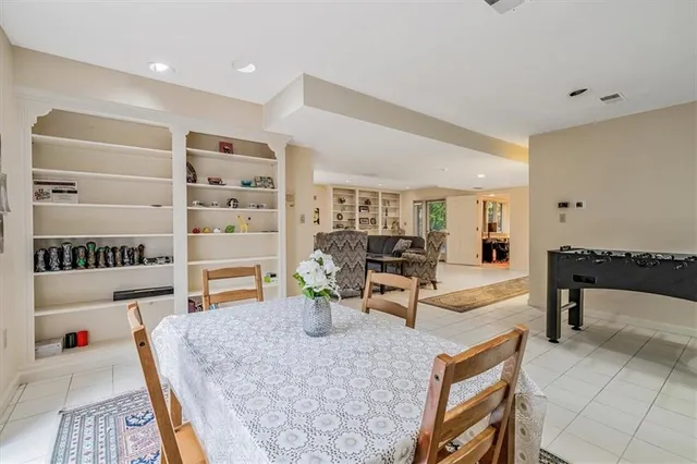 $735,900 | 134 Village Court, Pittsburgh, PA 15241