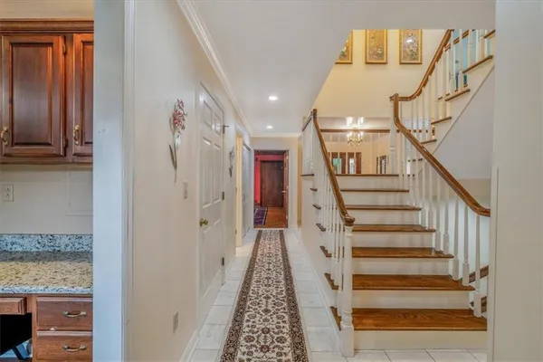 a view of entryway with a front door