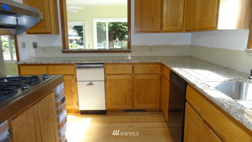1721 Channel Road East Lake Tapps, WA 98391 - Photo 12 of 19