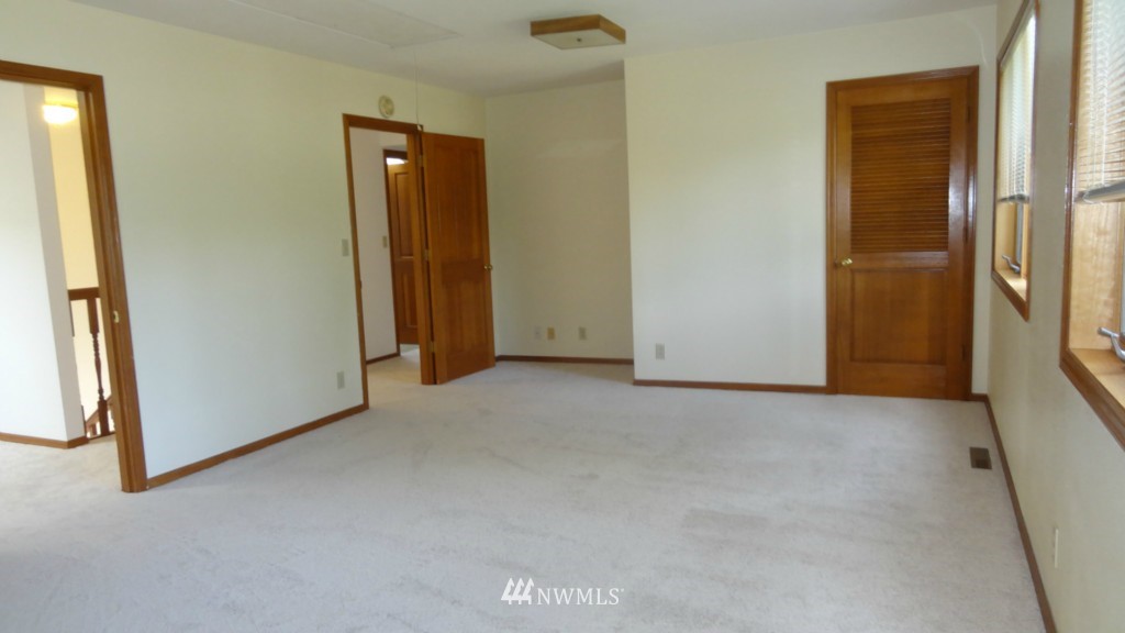 1721 Channel Road East Lake Tapps, WA 98391 - Photo 18 of 19
