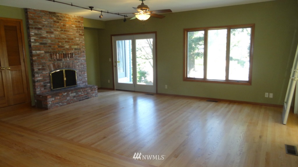 1721 Channel Road East Lake Tapps, WA 98391 - Photo 6 of 19