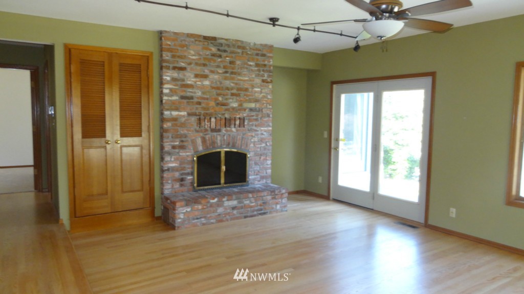 1721 Channel Road East Lake Tapps, WA 98391 - Photo 7 of 19