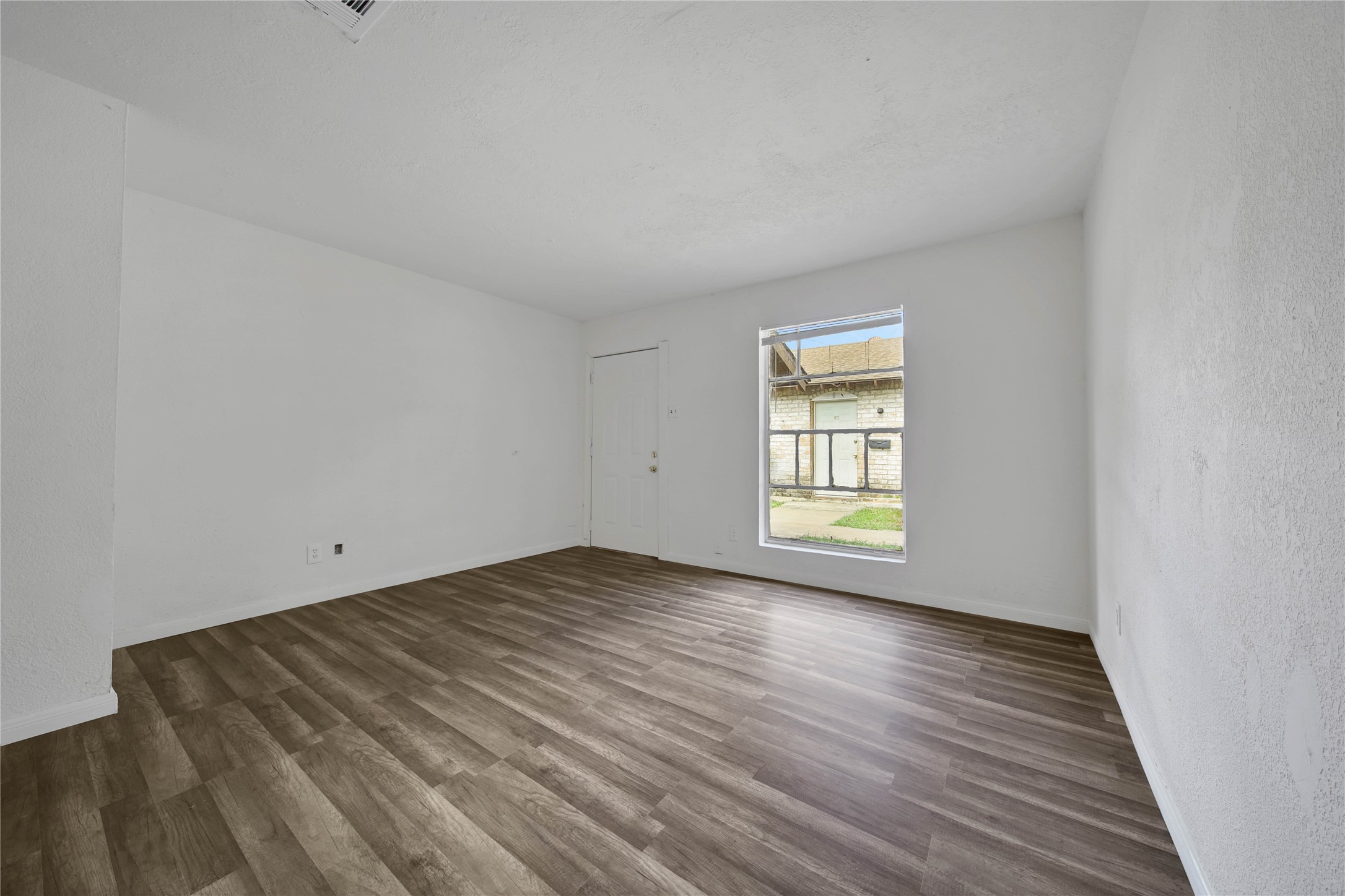10006 Neuens Road, Unit 1 Houston, TX 77080 - Photo 1 of 18 Gallery Image 1