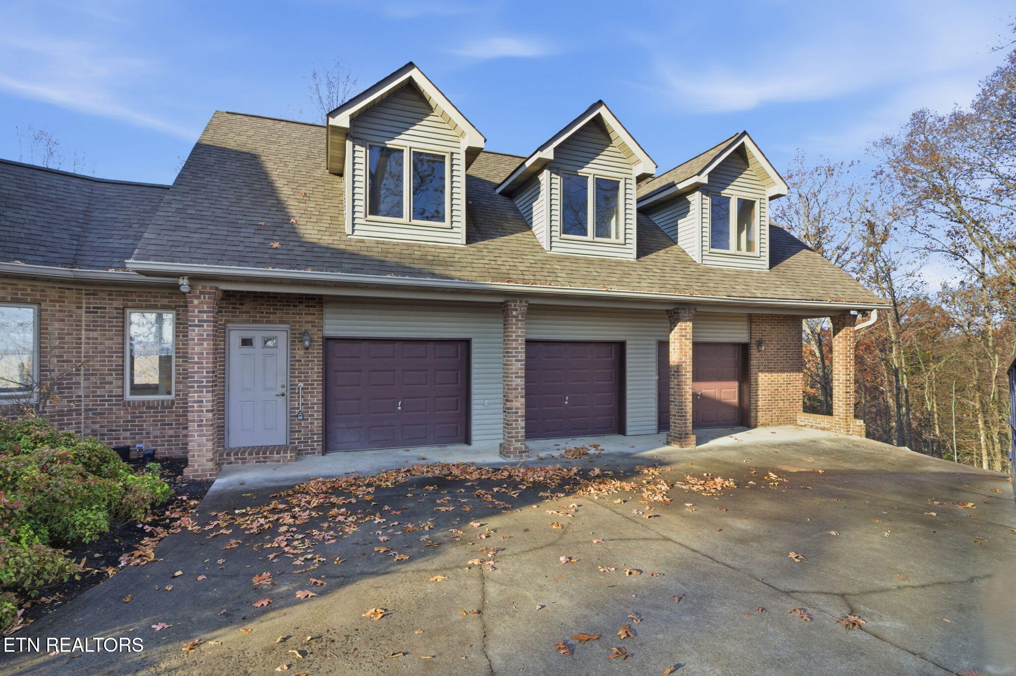 306 Teague Lane Sevierville, TN 37862 - Photo 2 of 60 Large garages