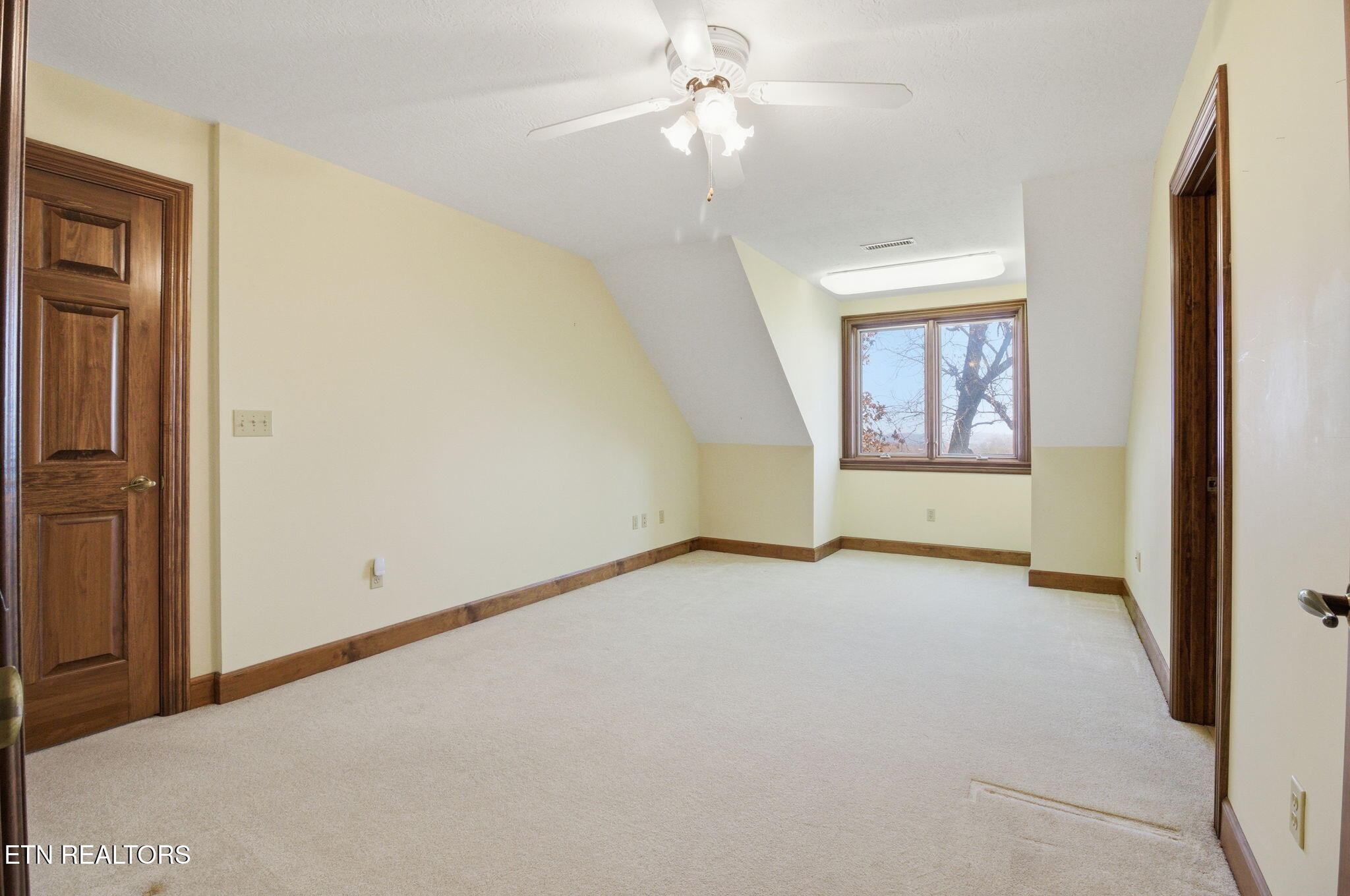 306 Teague Lane Sevierville, TN 37862 - Photo 34 of 60 In-room shot