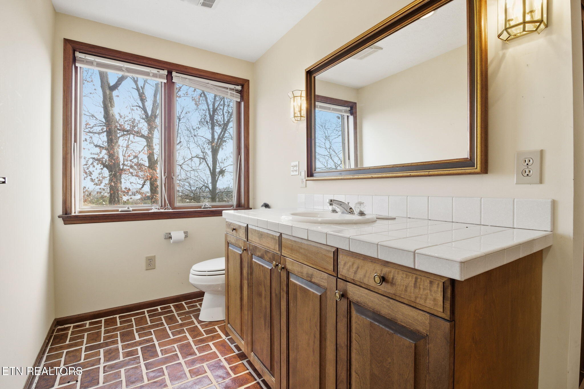 306 Teague Lane Sevierville, TN 37862 - Photo 47 of 60 Bath door view