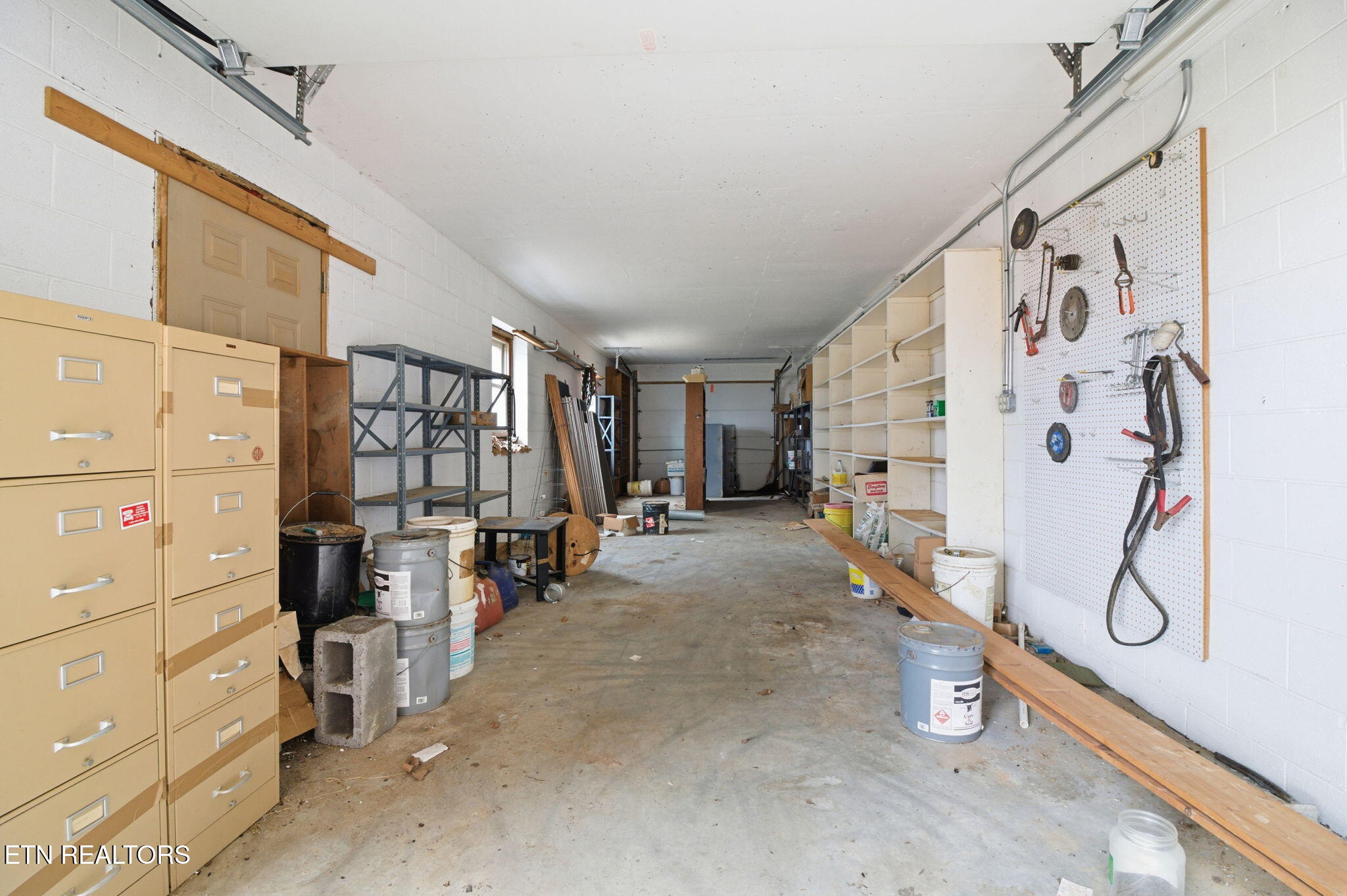 306 Teague Lane Sevierville, TN 37862 - Photo 56 of 60 Long double garage doors