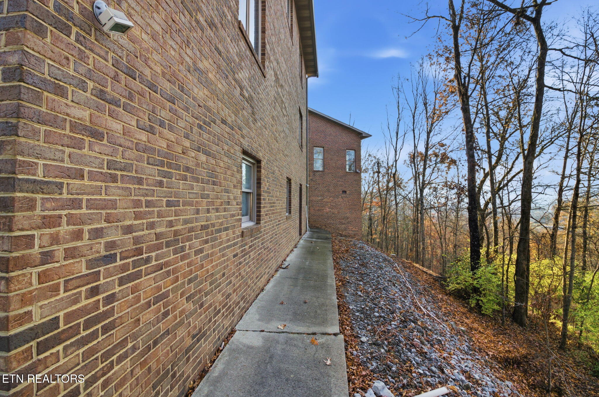 306 Teague Lane Sevierville, TN 37862 - Photo 9 of 60 Rear walkway