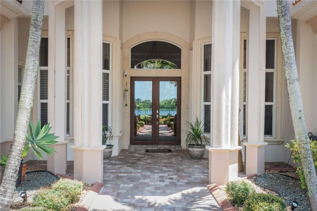 19361 Waters Edge Street Weston, FL 33332 - Photo 4 of 55 Photo 4