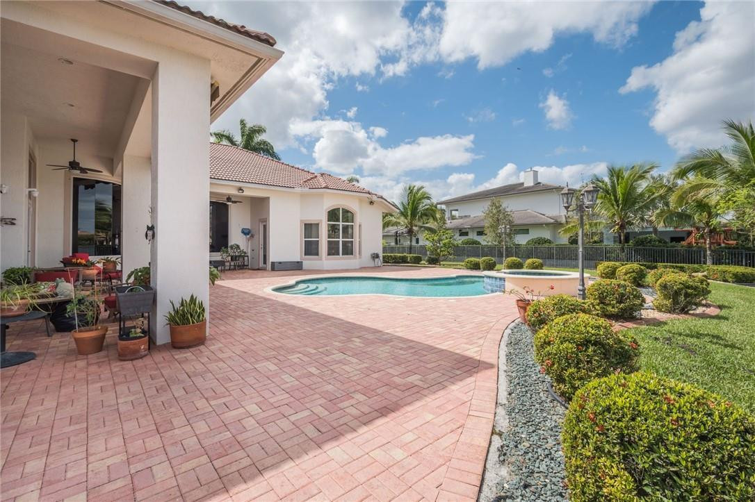 19361 Waters Edge Street Weston, FL 33332 - Photo 44 of 55 Photo 44