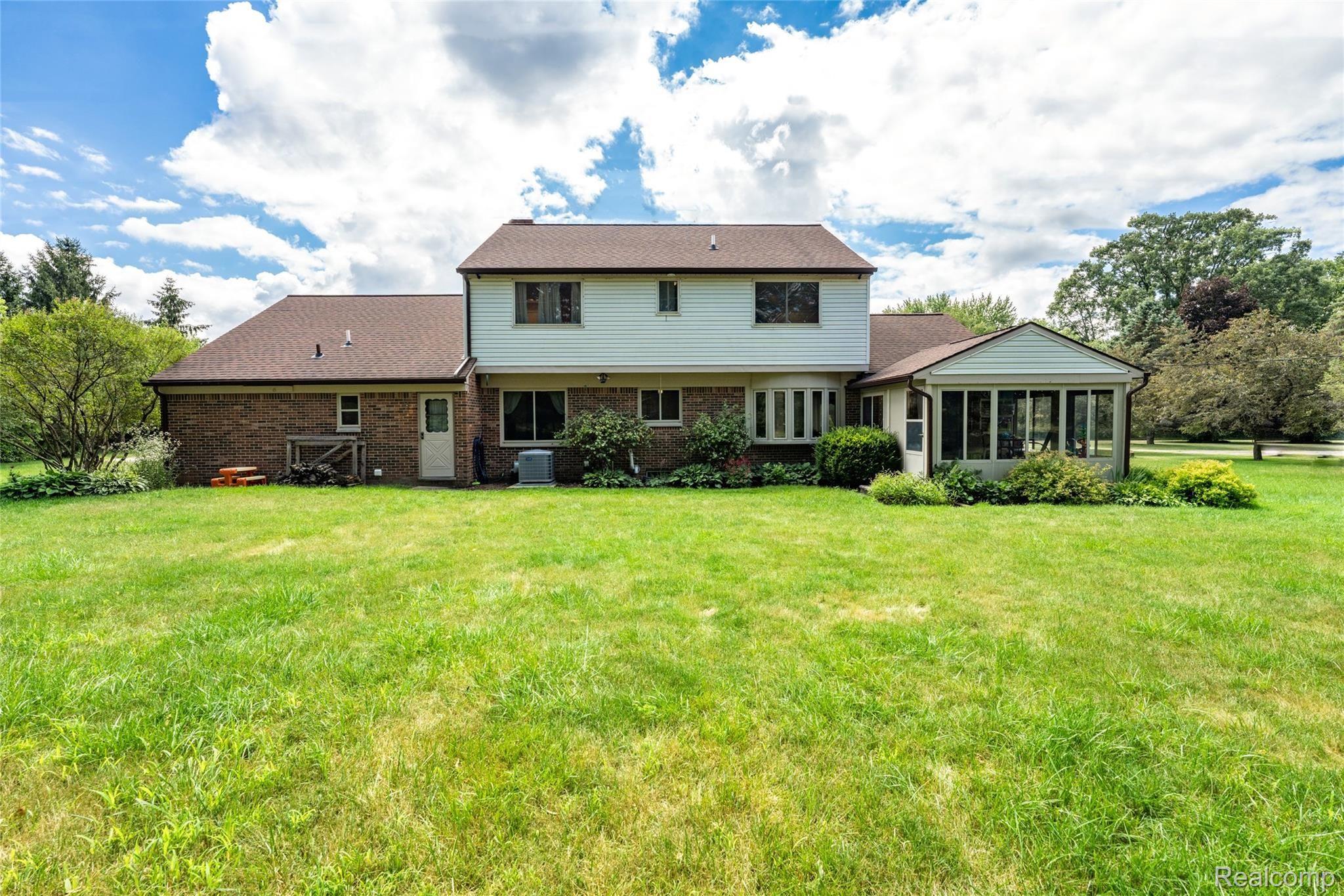 8220 Holcomb Road Clarkston, MI 48348 - Photo 4 of 31 A9759B91-F8A4-4890-A680-FC15BB16896D.jpeg