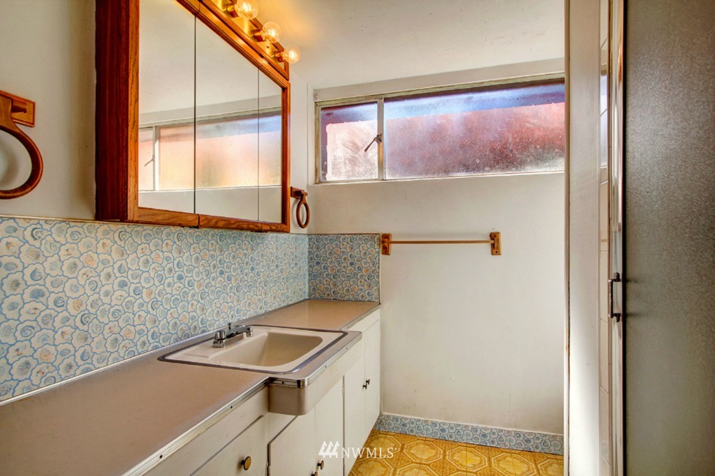 8446 Thompson Beach Road Anacortes, WA 98221 - Photo 12 of 20 Gallery Image 12