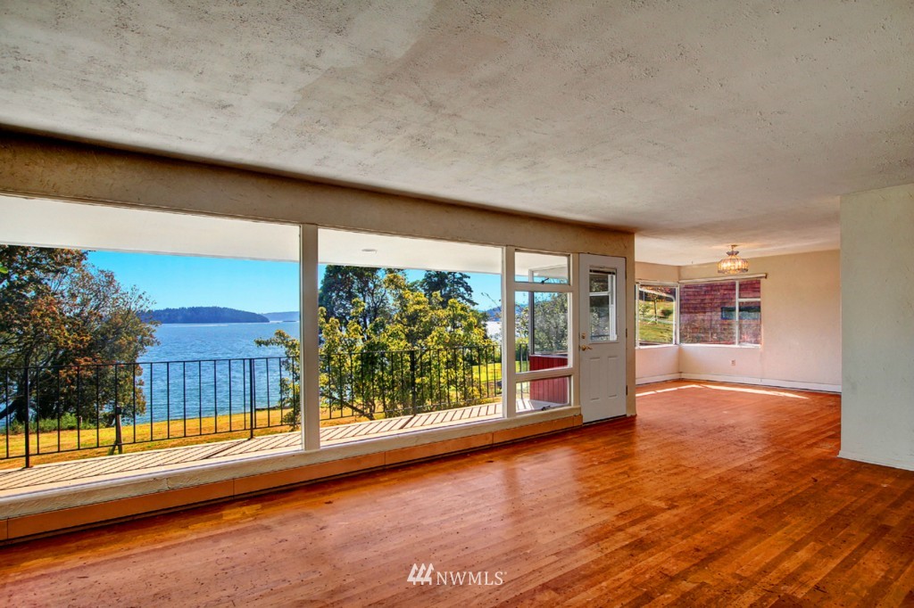 8446 Thompson Beach Road Anacortes, WA 98221 - Photo 3 of 20 Gallery Image 3
