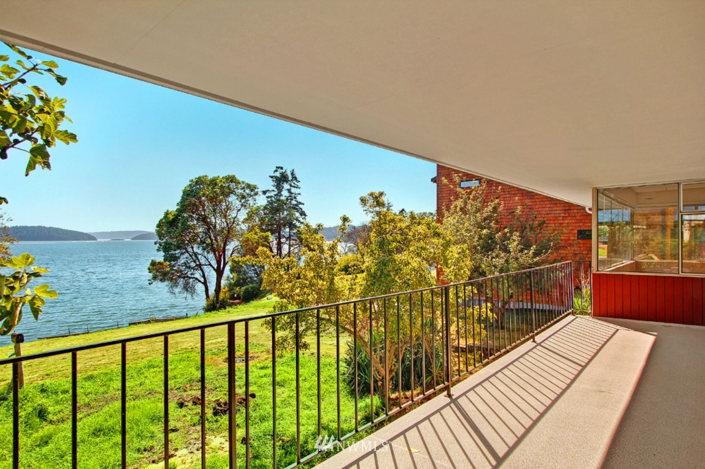 8446 Thompson Beach Road Anacortes, WA 98221 - Photo 7 of 20 Gallery Image 7