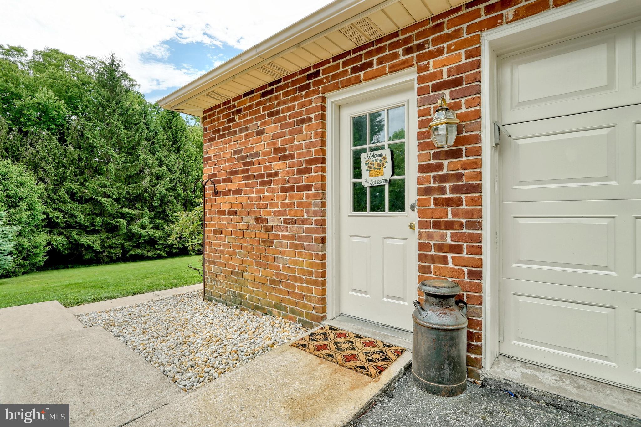 2348 Jonquil Road York, PA 17403 - Photo 4 of 44
