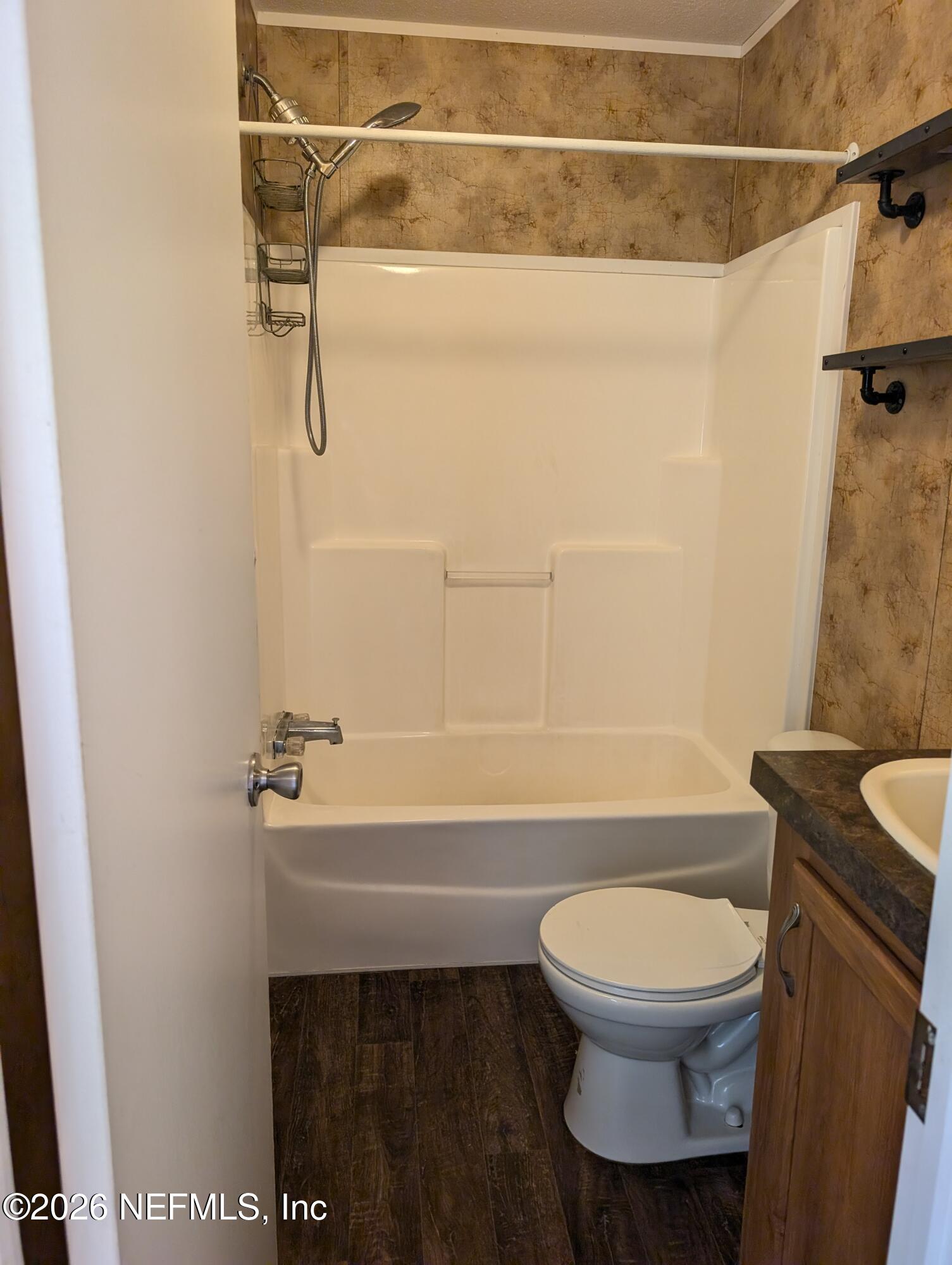 125 Hayman Drive Interlachen, FL 32148 - Photo 10 of 14 a bathroom with a sink a toilet and a bathtub