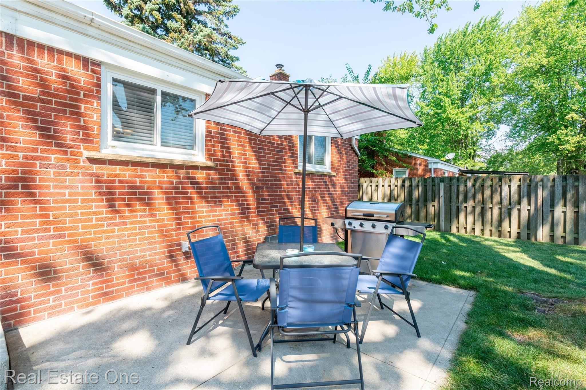 9856 Merriman Road Livonia, MI 48150 - Photo 2 of 25 9856 Merriman-9230-HDR.jpg