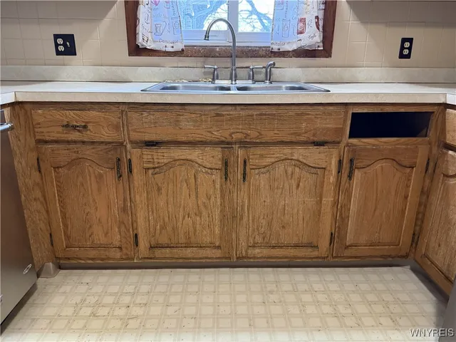 $235,500 | 156 Leocrest Court, West Seneca, NY 14224