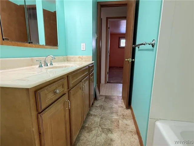 $235,500 | 156 Leocrest Court, West Seneca, NY 14224