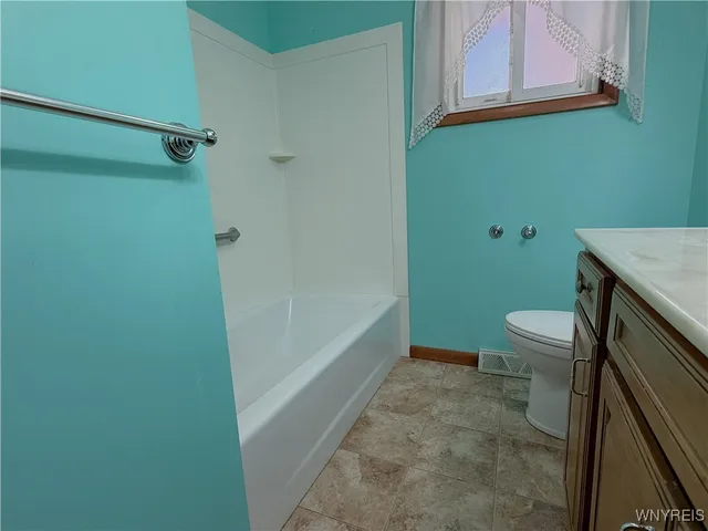 $235,500 | 156 Leocrest Court, West Seneca, NY 14224