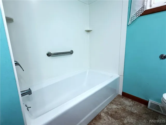 $235,500 | 156 Leocrest Court, West Seneca, NY 14224