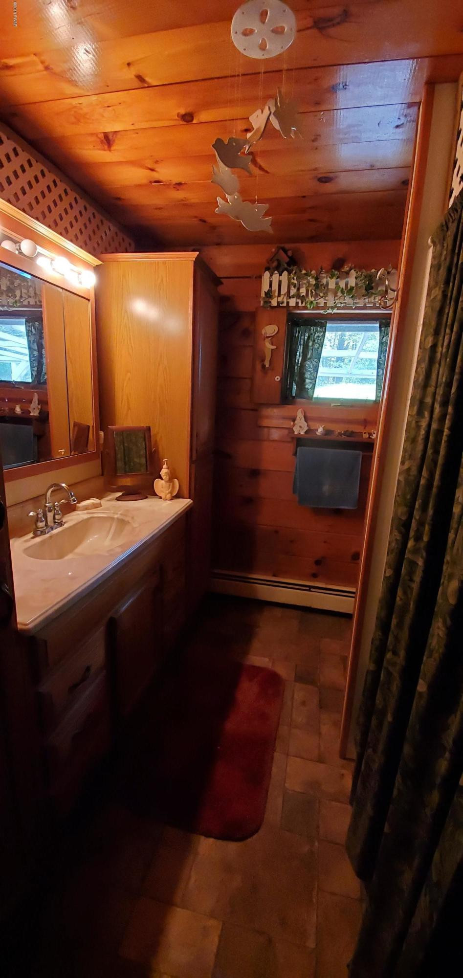 153 Cobb Road Milford, PA 18337 - Photo 9 of 21 Full Bathroom