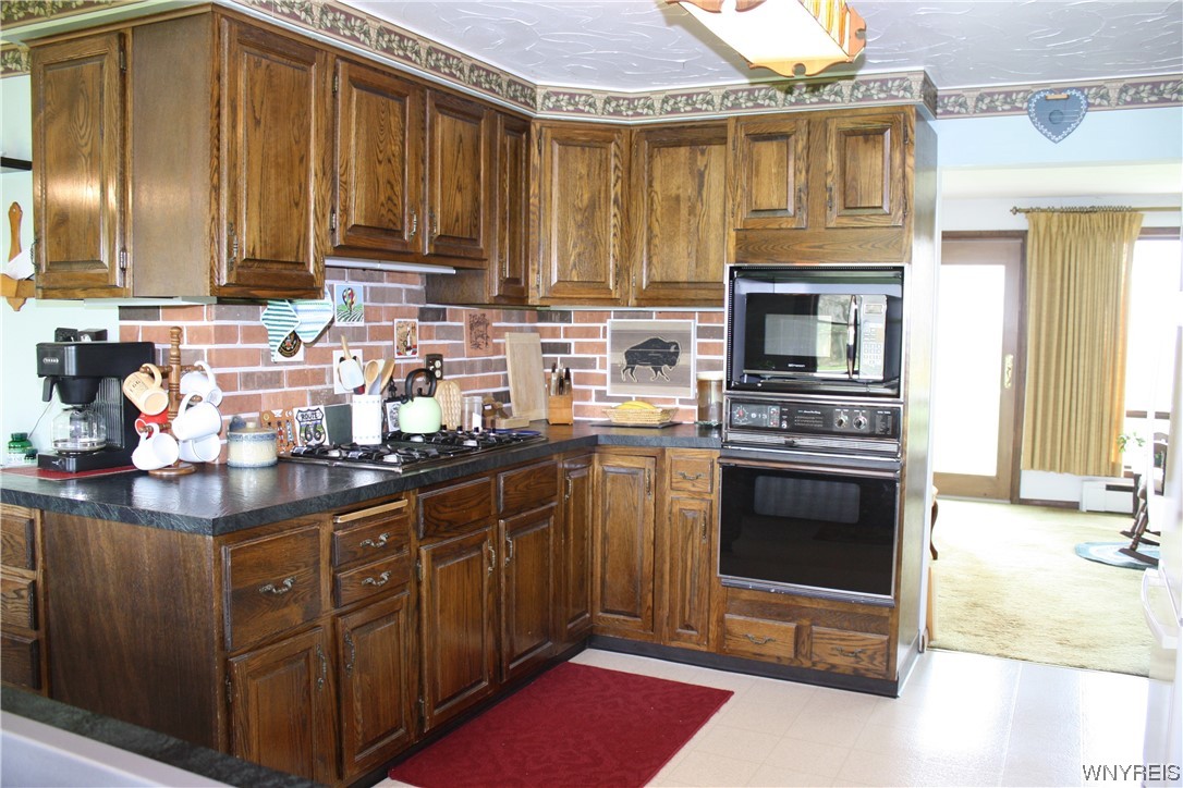 2831 Lower Mountain Road Lewiston, NY 14131 - Photo 12 of 44 Kitchen with built in