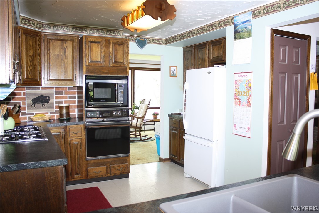 2831 Lower Mountain Road Lewiston, NY 14131 - Photo 13 of 44 Kitchen